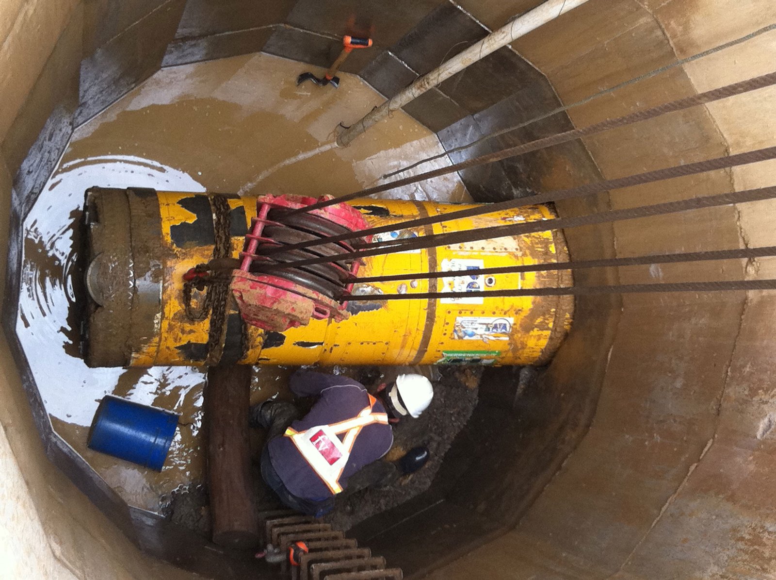 Tunnel boring machine
