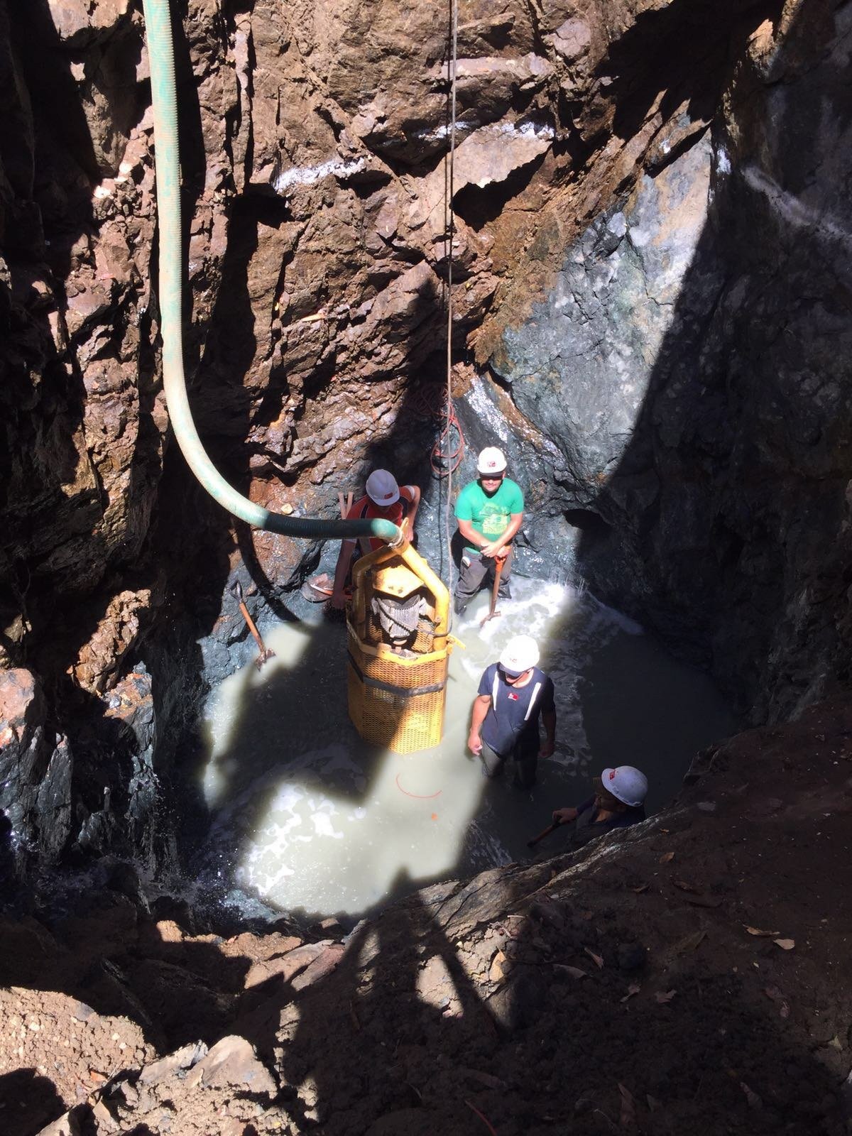 Work in a rock excavation with pumping equipment